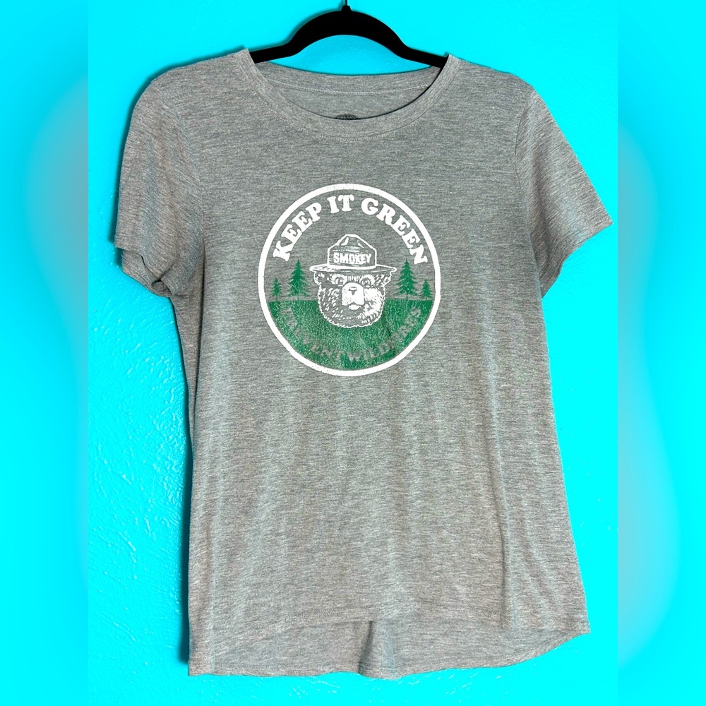 🎁Keep it green smoky the bear tee